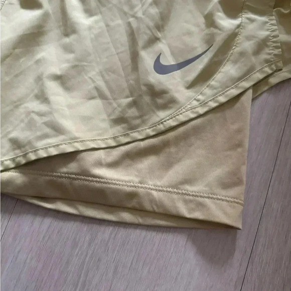 Nike Women`s Tempo Luxe 2-in-1 Running Shorts - Picture 7 of 8
